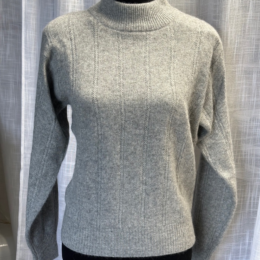 Crystal Kobe Women’s Sweater Sz S Super Soft Lambswool and Rabbit